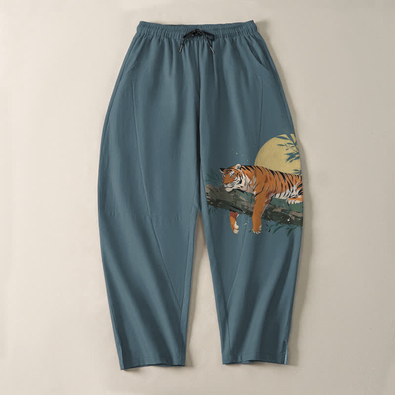 Buddha Stones Herrenhose aus reiner Baumwolle mit Tiger-Mond-Muster, Kordelzug, schmal zulaufendem Bein und Taschen - image 2