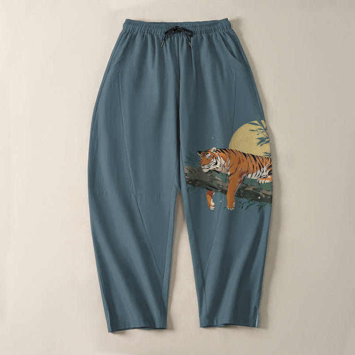 Buddha Stones Herrenhose aus reiner Baumwolle mit Tiger-Mond-Muster, Kordelzug, schmal zulaufendem Bein und Taschen - image 2