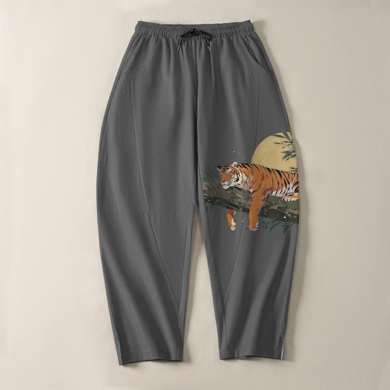 Buddha Stones Herrenhose aus reiner Baumwolle mit Tiger-Mond-Muster, Kordelzug, schmal zulaufendem Bein und Taschen - image 13