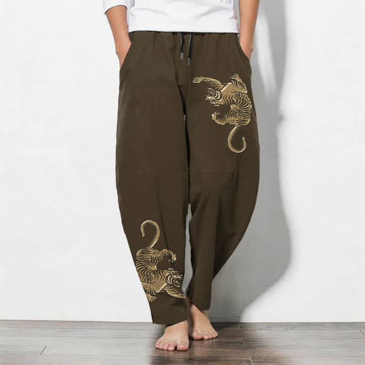 Buddha Stones Herrenhose aus reiner Baumwolle mit goldenem Tigermuster, Kordelzug, schmal zulaufendem Schnitt und Taschen - Sattelbraun - US/UK/AU50, EU60 (5XL) - image 0