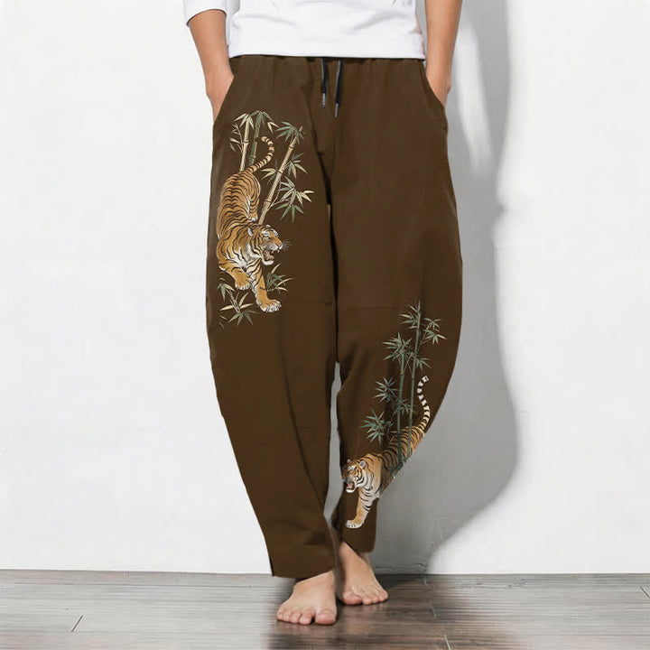 Buddha Stones Herrenhose aus reiner Baumwolle mit Tiger- und Bambusmuster, Kordelzug, schmal zulaufendem Schnitt und Taschen - Sattelbraun - US/UK/AU50, EU60 (5XL) - image 7