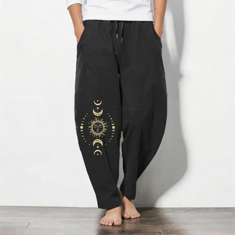 Buddha Stones Herrenhose aus reiner Baumwolle mit himmlischem Sonne- und Mondmuster, Kordelzug, schmal zulaufendem Bein und Taschen - Schwarz - US/UK/AU50, EU60 (5XL) - image 11