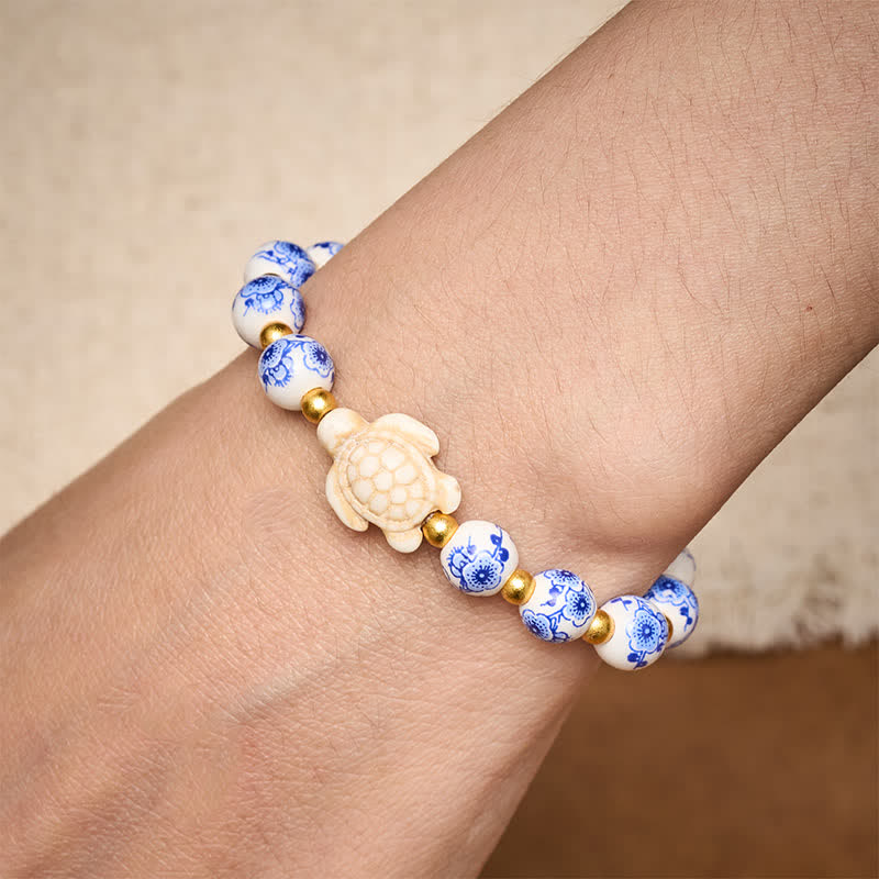 Buddha Stones Armband aus blau-weißem Porzellan mit Schildkrötenmotiv – Symbol für Reinheit und Langlebigkeit - image 4