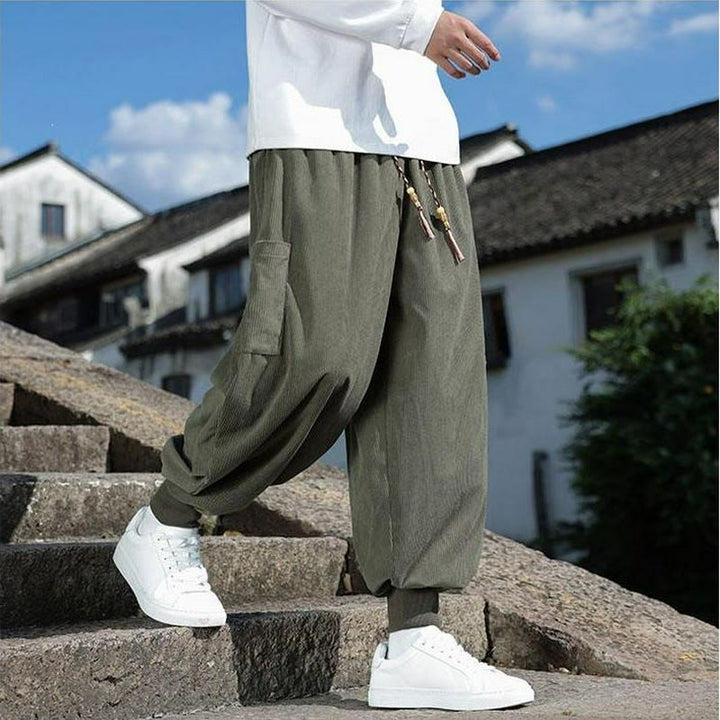 Buddha Stones Lässige Herrenhose mit aufgesetzter Tasche, Kordelzug, aufgesetzter Tasche, Knöchellänge, schmal zulaufend, für Herbst und Winter - image 2