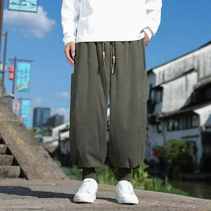 Buddha Stones Lässige Herrenhose mit aufgesetzter Tasche, Kordelzug, aufgesetzter Tasche, Knöchellänge, schmal zulaufend, für Herbst und Winter - image 1