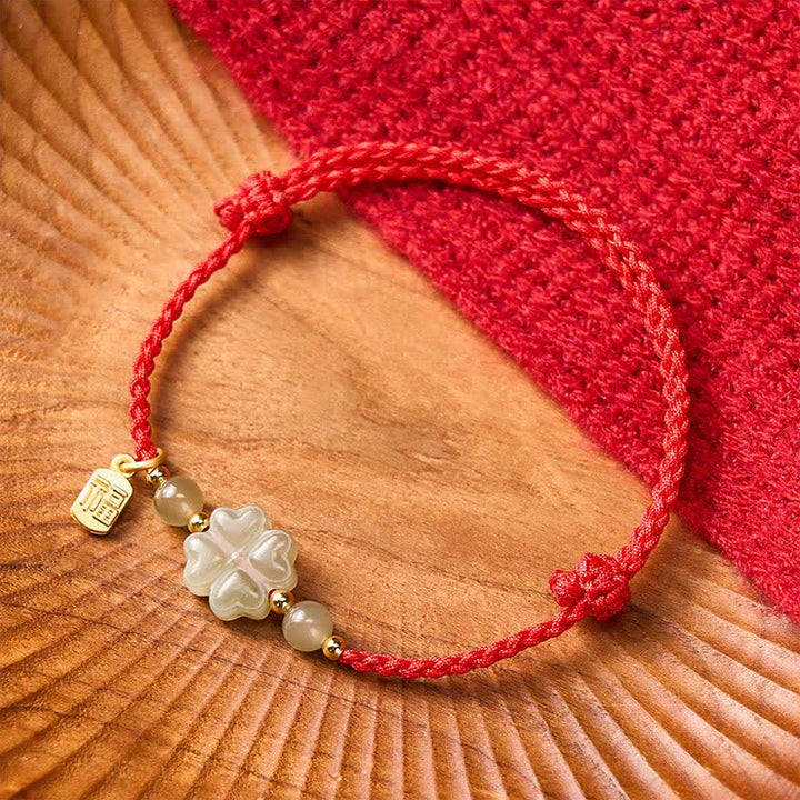 Buddha Stones Armband aus natürlichem Hetian-Jade mit vierblättrigem Kleeblatt und rotem Faden – Glücksbringer der Figur Fu - image 2