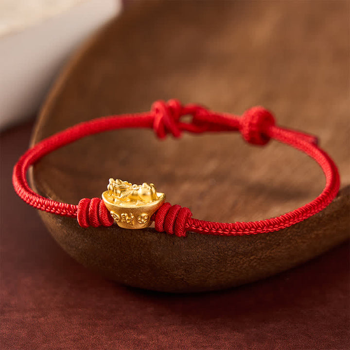 Buddha Stones Armband aus einer Legierung namens Pi Xiu mit roter Schnur - Rot - 6,7–7,5 Zoll/17–19 cm - image 0