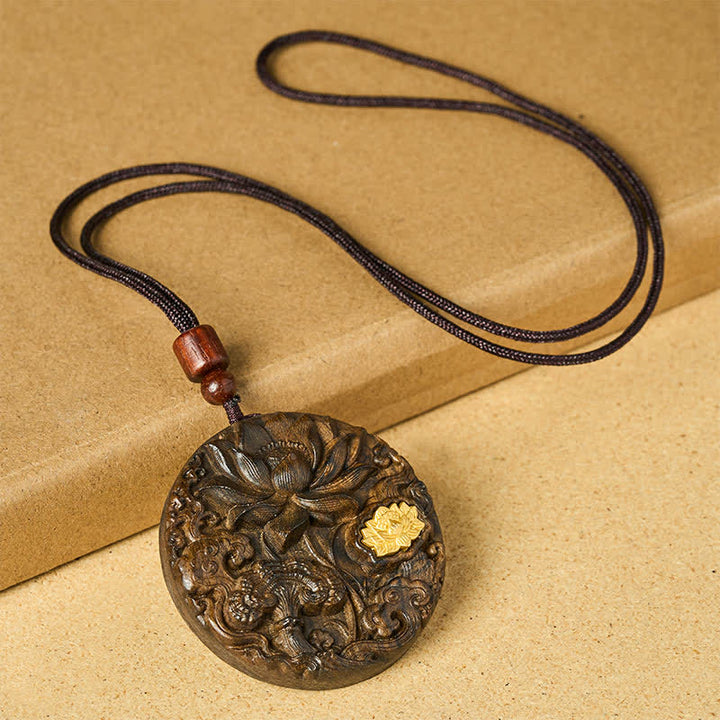 Buddha Stones Lotus-Halskette aus geschnitztem Sappanholz – Symbol der Erleuchtung - image 1