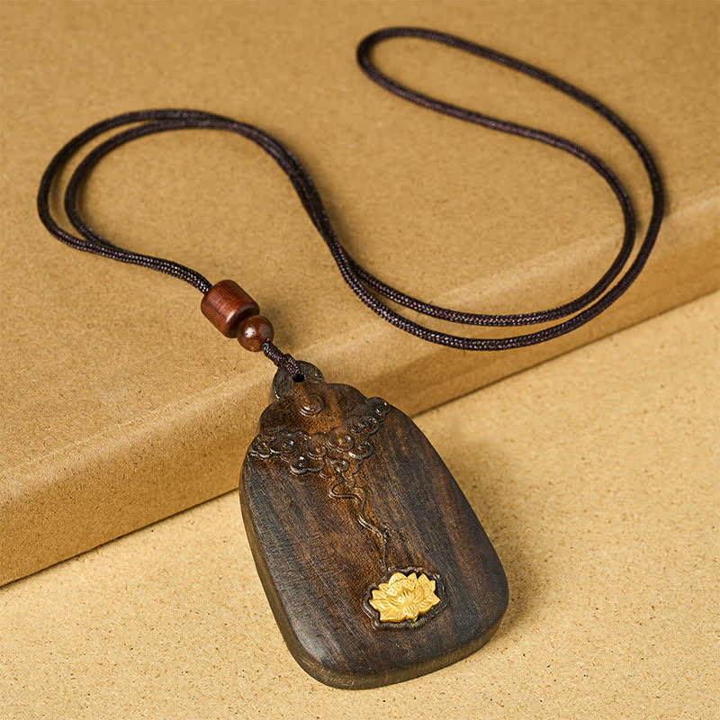 Buddha Stones Halskette aus Sappanholz mit Lotus-Anhänger „Glückverheißende Wolken – Lotus“ (Symbol für Neubeginn) - image 1