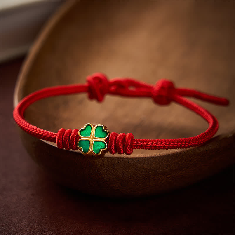 Buddha Stones Handgewebtes rotes Seilarmband mit herzförmigem grünem vierblättrigem Kleeblatt – Glücksarmband - Rot (Handgelenkumfang: 15–17 cm) - image 0