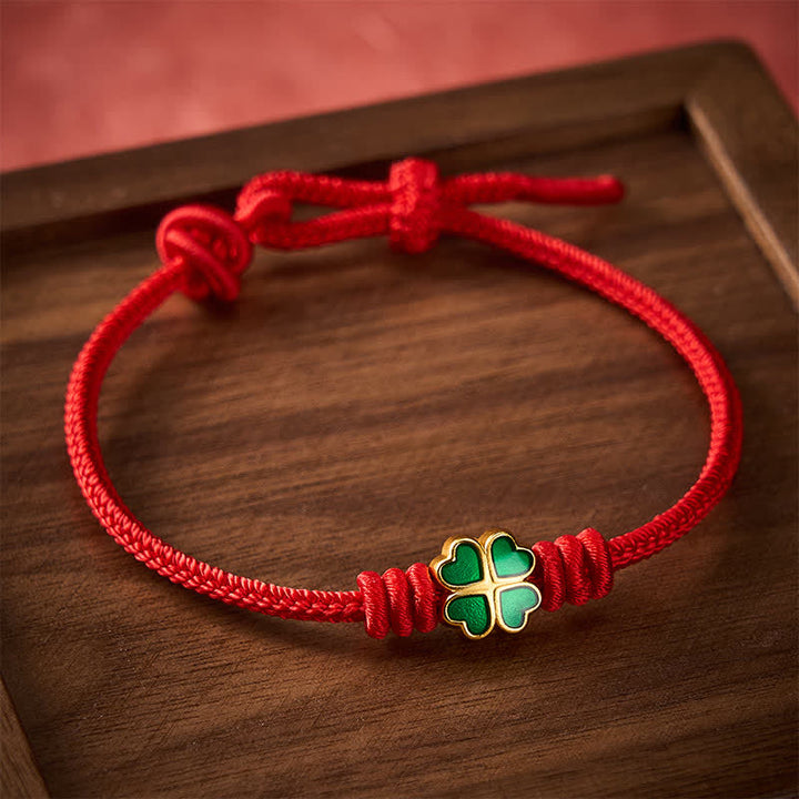 Buddha Stones Handgewebtes rotes Seilarmband mit herzförmigem grünem vierblättrigem Kleeblatt – Glücksarmband - image 1