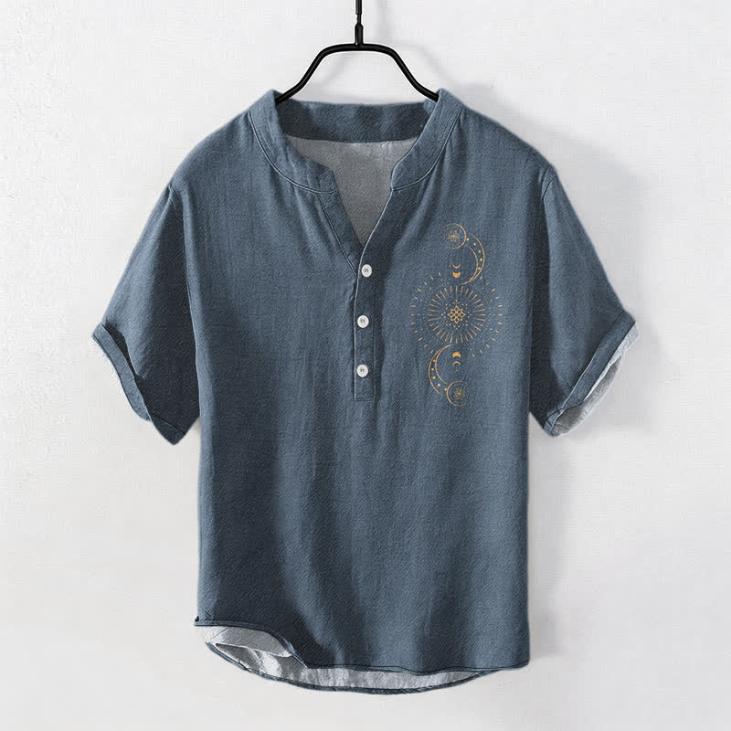 Buddha Stones Herrenhemd aus Baumwolle mit Sonne-, Mond- und Sternenmuster, Kurzarm, halbe Knopfleiste - SteelBlue - US/UK/AU50, EU60 (5XL) - image 0