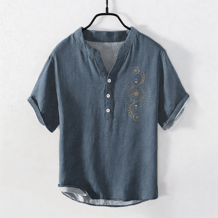 Buddha Stones Herrenhemd aus Baumwolle mit Sonne-, Mond- und Sternenmuster, Kurzarm, halbe Knopfleiste - SteelBlue - US/UK/AU50, EU60 (5XL) - image 0