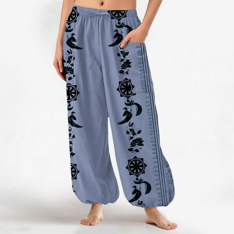 Buddha Stones Baumwoll-Haremshose im Bohemian-Stil mit Dharma-Rad-Lotus-OM-Streifenmuster, elastischem Bund und Seitentaschen - Hellstahlblau - US16, UK/AU20, EU48 (3XL) - image 0