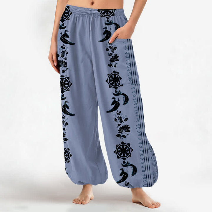 Buddha Stones Baumwoll-Haremshose im Bohemian-Stil mit Dharma-Rad-Lotus-OM-Streifenmuster, elastischem Bund und Seitentaschen - Hellstahlblau - US16, UK/AU20, EU48 (3XL) - image 0