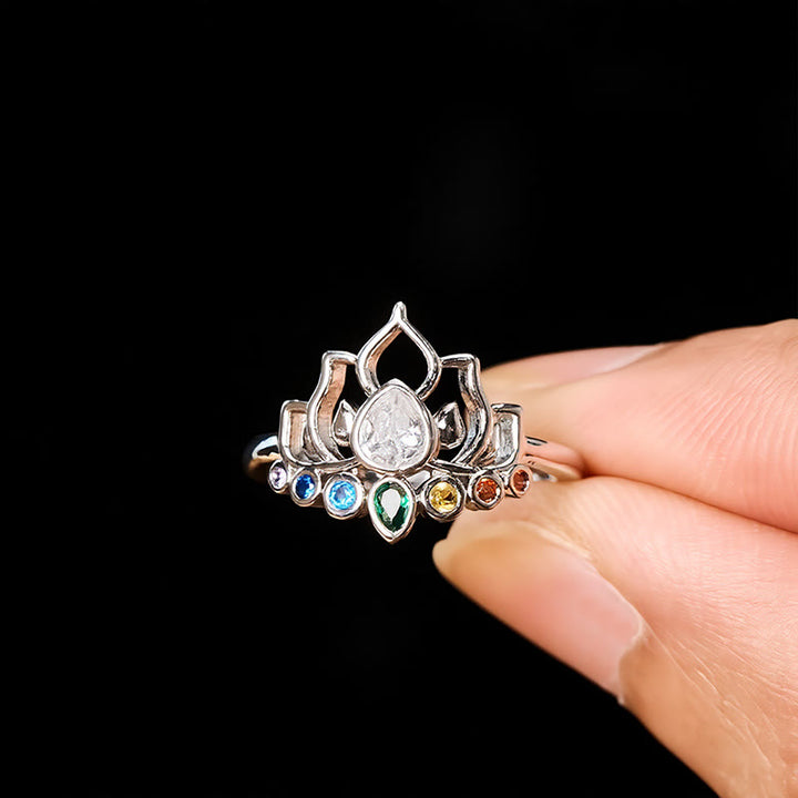 Buddha Stones Heilring aus Kupfer mit Lotusblütenmotiv und mehrfarbigem Zirkonia - image 2