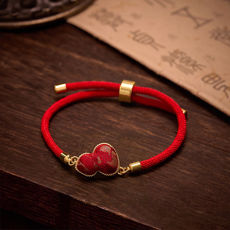 Buddha Stones Rotes Armband aus Brokatkürbis mit Schnurliedmotiv zum Schutz - Songbrokat (gleicher Farbton – Muster variiert) - image 0