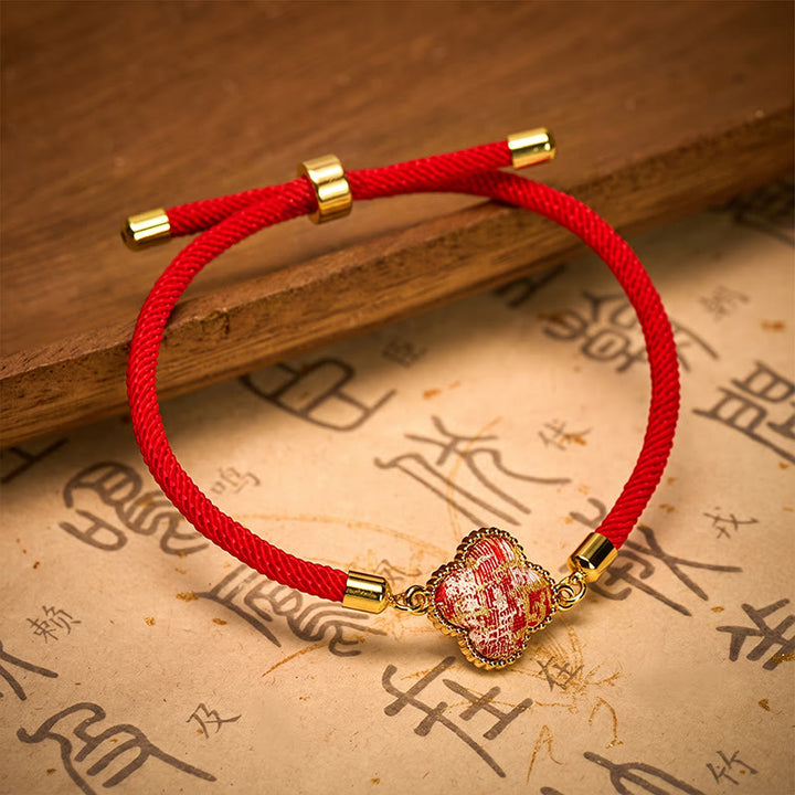 Buddha Stones Rotes Armband aus Brokat mit vierblättrigem Kleeblatt - image 3