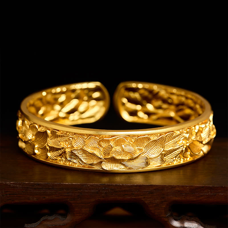 Buddha Stones Offenes Armband aus vergoldetem Kupfer mit eingravierter Pfingstrose - Ca. 56–62 mm - image 0