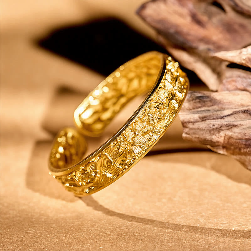 Buddha Stones Offenes Armband aus vergoldetem Kupfer mit eingravierter Pfingstrose - image 1