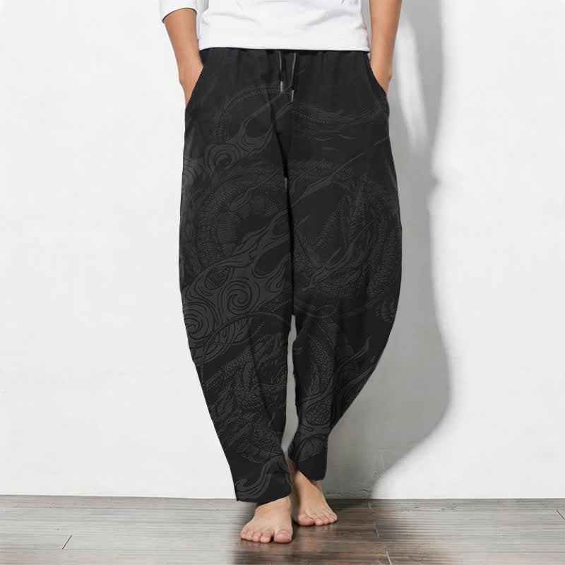 Buddha Stones Herrenhose aus reiner Baumwolle mit mystischem Drachenwellenmuster, Kordelzug, schmal zulaufendem Bein und Taschen - Schwarz - US/UK/AU50, EU60 (5XL) - image 0