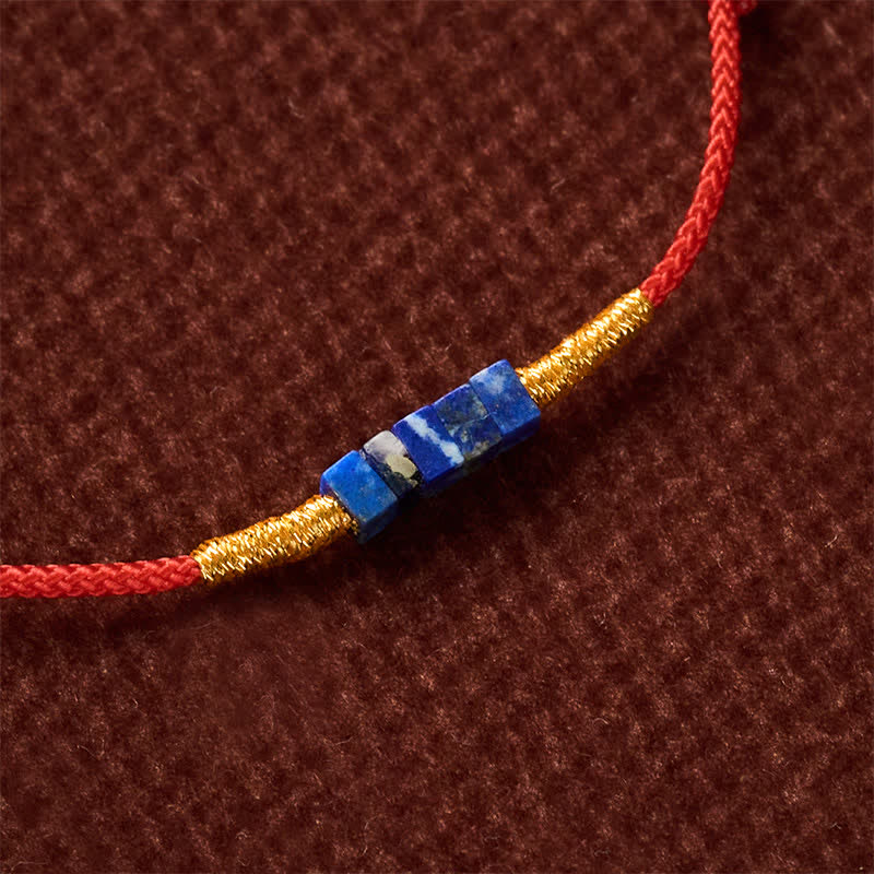 Buddha Stones Handgewebtes, ultrafeines, kleines, quadratisches Glücksarmband aus Lapislazuli und rotem Faden - image 9