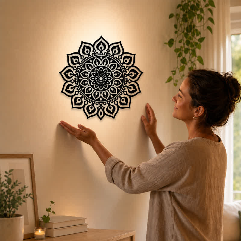 Buddha Stones Runde Mandala-Wanddekoration mit Fokus auf Achtsamkeit, ausgeschnitten, aus Eisen, Metall, bedeutungsvolle Symbole - image 1