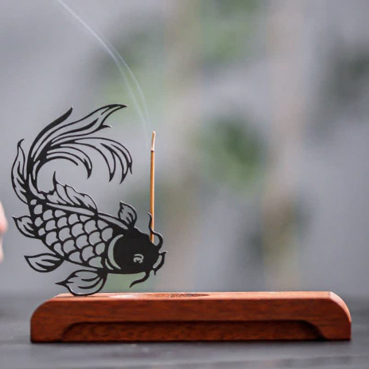Buddha Stones Räuchergefäß mit Holzsockel und Koi-Fisch-Motiv - image 3