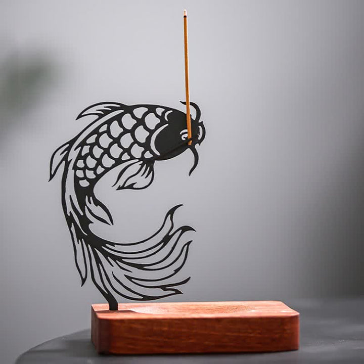 Buddha Stones Räuchergefäß mit Holzsockel und Koi-Fisch-Motiv - image 8