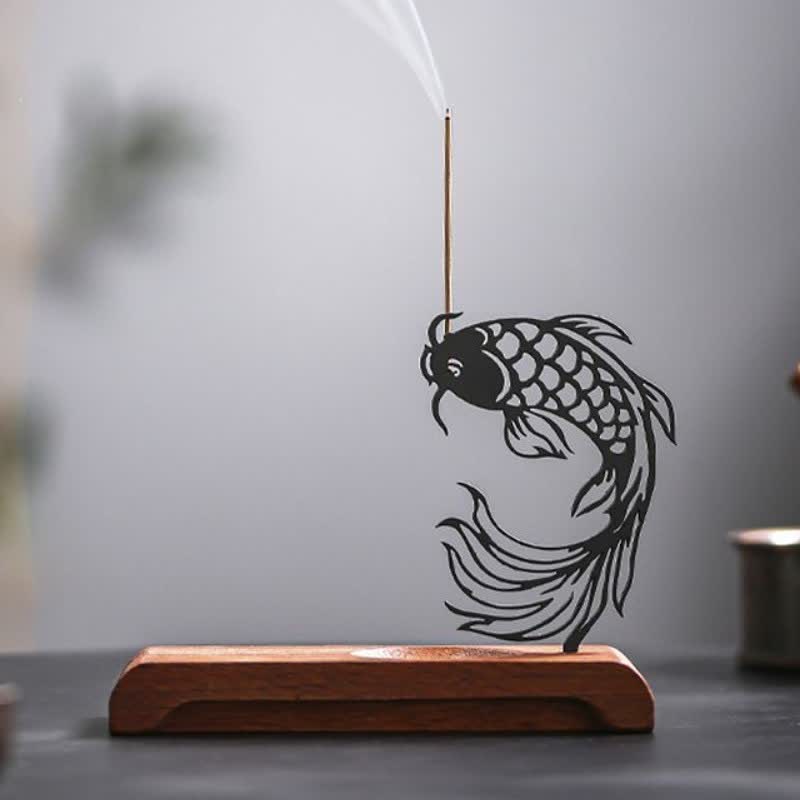 Buddha Stones Räuchergefäß mit Holzsockel und Koi-Fisch-Motiv - Kopf hoch, Koi-Fisch, langer Stand - image 11