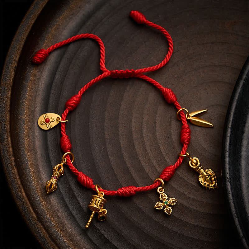 Buddha Stones Handgefertigtes Armband mit sieben Knoten, rotem Faden, Om Mani Padme Hum Gebetsrad, Vajra, Bambusblatt, Zakiram Glücksbringer - Rot (Handgelenkumfang: 15–19 cm) - image 0
