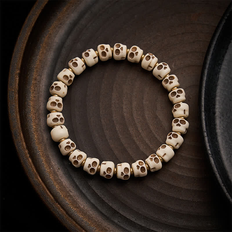 Buddha Stones Armband aus tibetischen Knochenperlen mit Totenkopfmotiv des Herrn des Leichenwaldes für Schutz und Mut - 9 × 6,3 mm - image 0
