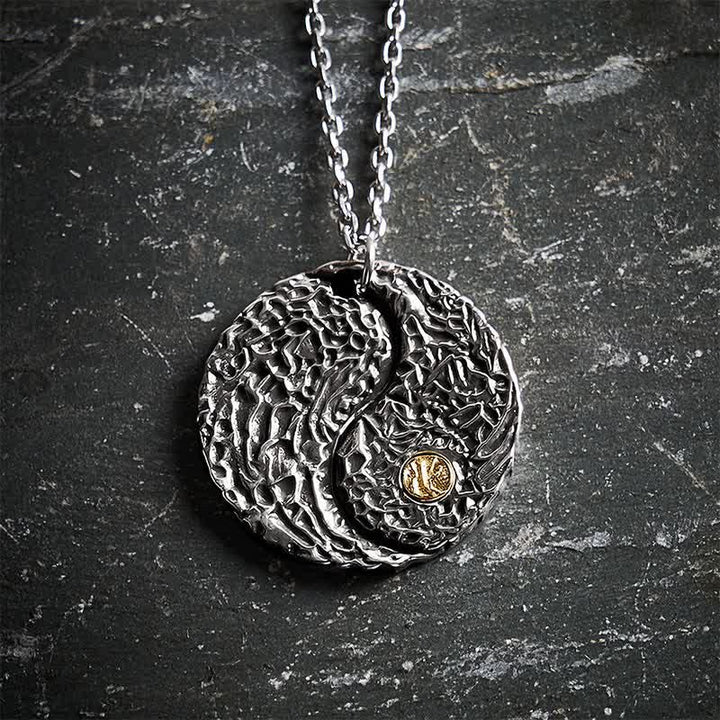 Buddha Stones Halskette aus Kupfer mit rundem, graviertem Yin-Yang-Anhänger - image 1
