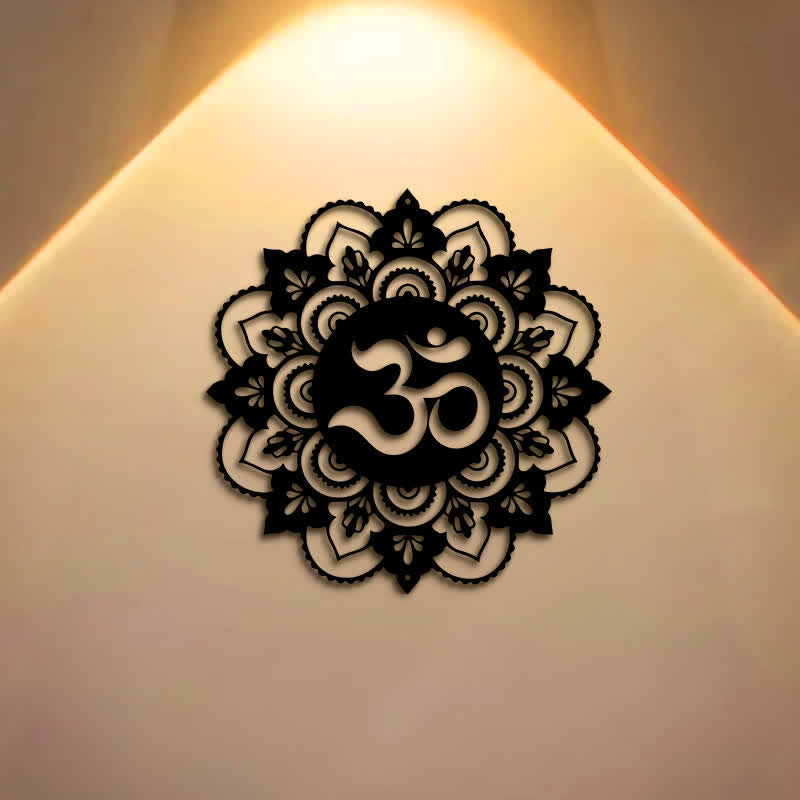 Buddha Stones Rundes Wanddekor aus Eisen, Mandala mit heiligem OM-Symbol für Achtsamkeit - image 0
