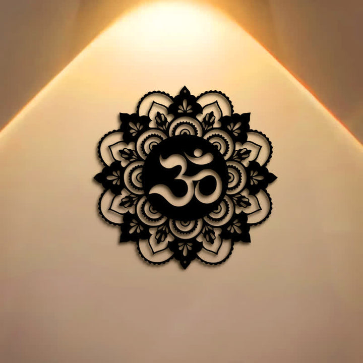 Buddha Stones Rundes Wanddekor aus Eisen, Mandala mit heiligem OM-Symbol für Achtsamkeit - image 0