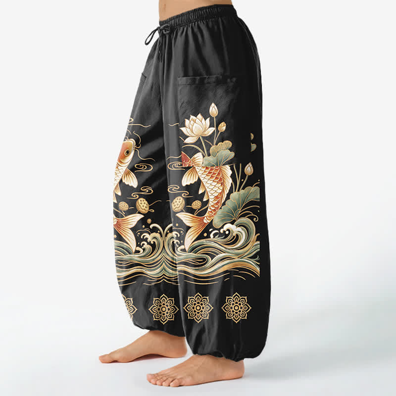 Buddha Stones Baumwoll-Haremshose für Damen mit goldenem Koi-Lotus-Wellenmuster, elastischem Bund und Seitentaschen - image 1