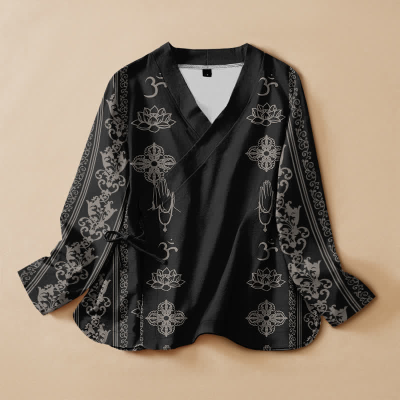 Buddha Stones Baumwoll-Kimono im Hanfu-Stil mit Lotus-Om-Print, Wickeloptik, V-Ausschnitt und Schnürung, langärmlig. - Schwarz - US16, UK/AU20, EU48 (3XL) - image 0