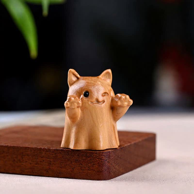 Buddha Stones Geschnitzte, zwinkernde Katze aus Kiefernholz – süße Tierdekoration - Blink ca. 5 cm - image 1