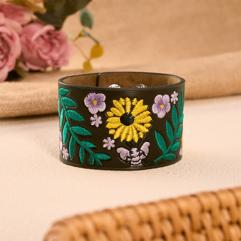 Buddha Stones Vintage-Armband mit floraler Rosen- und Schmetterlingsstickerei und Lederschnalle - Schmetterlingsgarten (Handgelenkumfang: ca. 15–17 cm) - image 0
