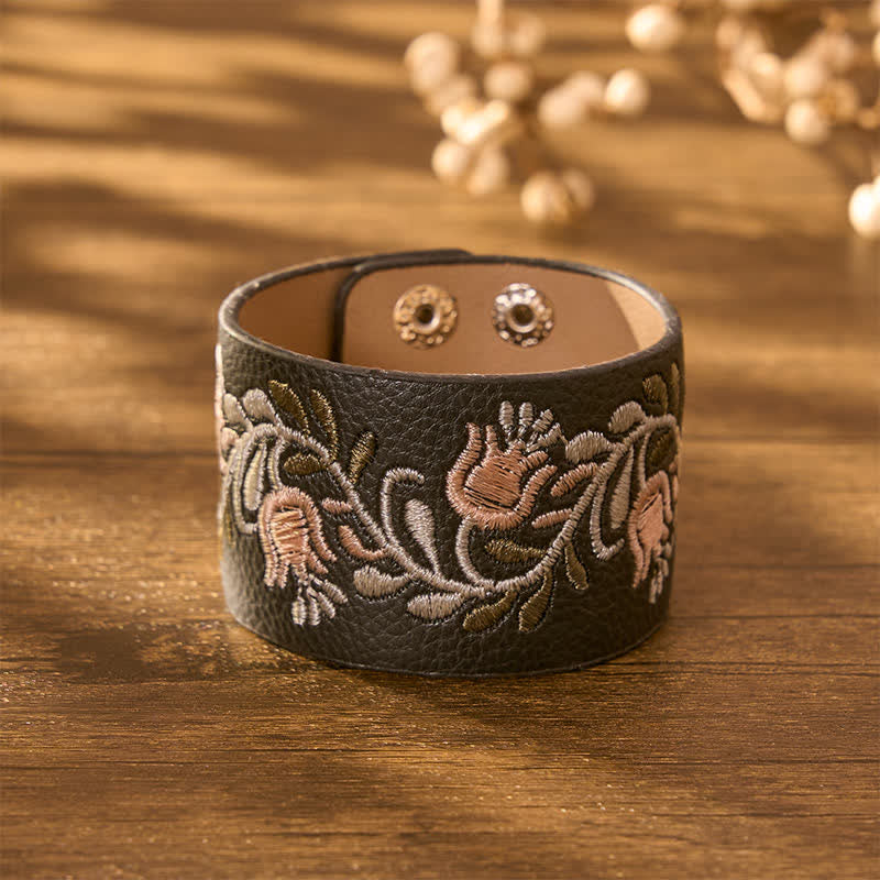 Buddha Stones Lederarmband mit handgeflochtenem, weißem Blumenranken-Schutzverschluss - image 1