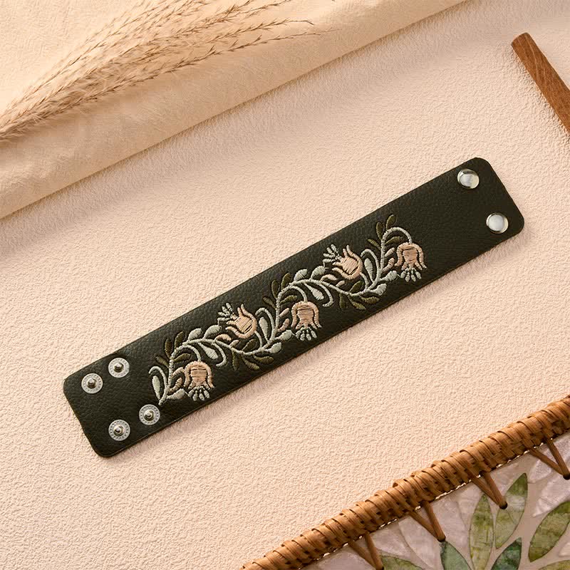 Buddha Stones Lederarmband mit handgeflochtenem, weißem Blumenranken-Schutzverschluss - image 5