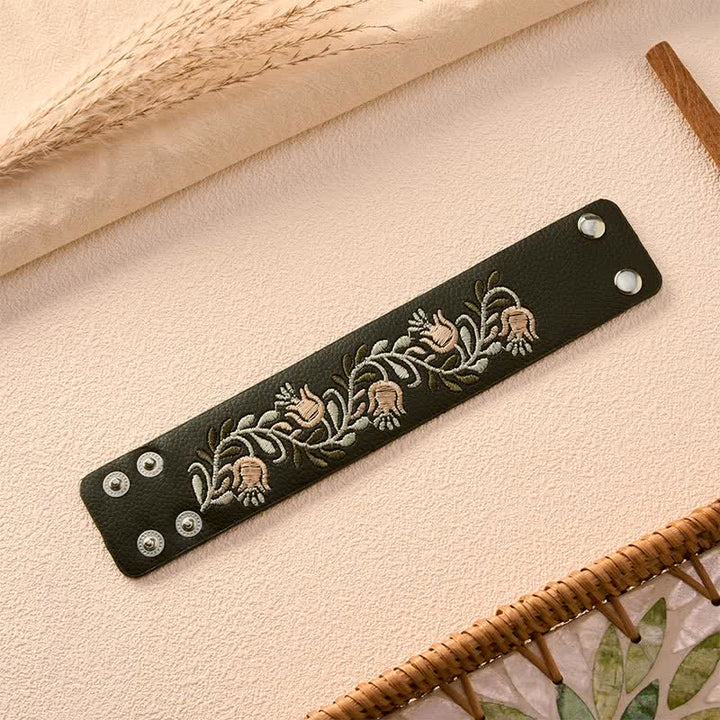 Buddha Stones Lederarmband mit handgeflochtenem, weißem Blumenranken-Schutzverschluss - image 5