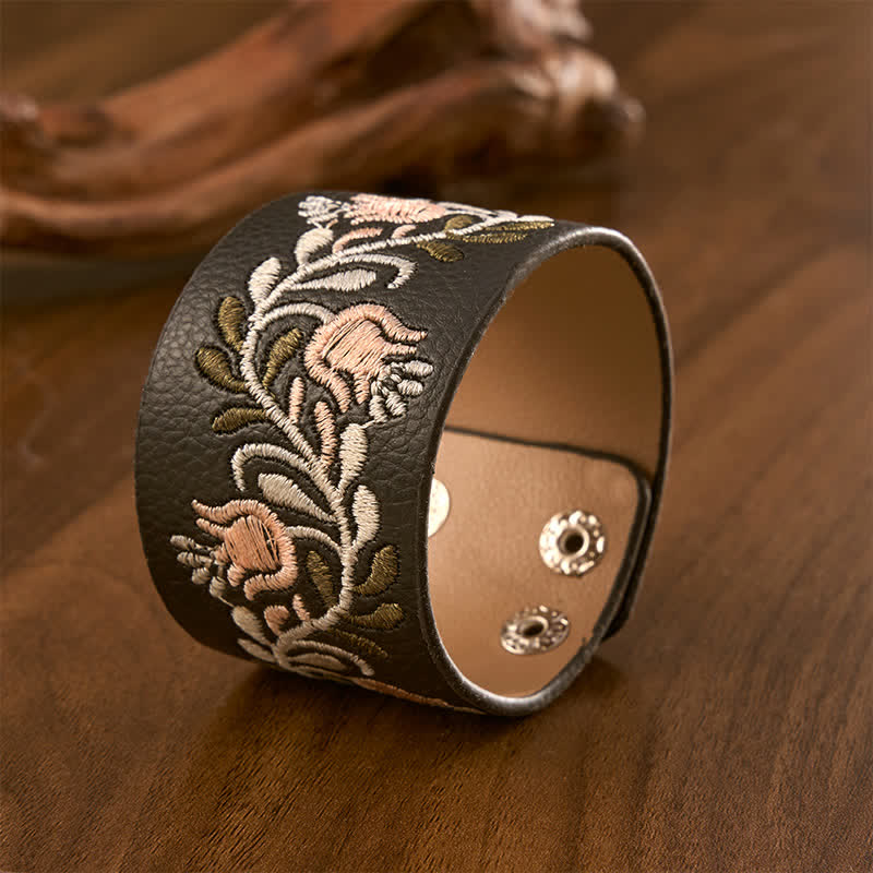 Buddha Stones Lederarmband mit handgeflochtenem, weißem Blumenranken-Schutzverschluss - image 2