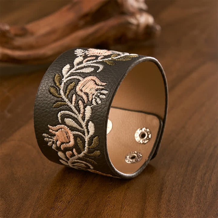 Buddha Stones Lederarmband mit handgeflochtenem, weißem Blumenranken-Schutzverschluss - image 2