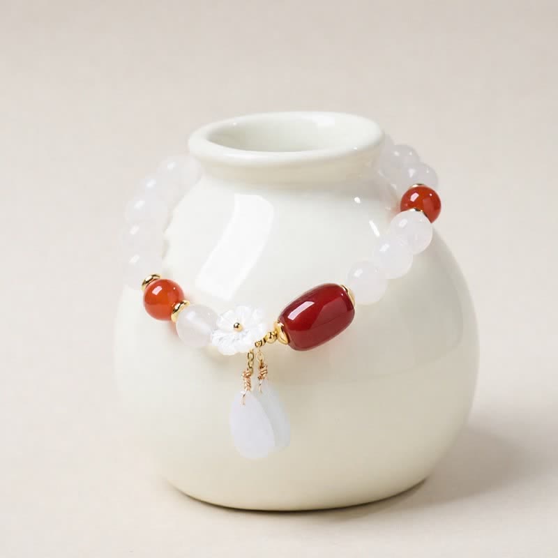 Buddha Stones Elegantes Armband aus weißem Chalcedon und schwarzem Achat mit floralem Anhänger - Roter Achat (Selbstvertrauen ♥ Ruhe) - image 2