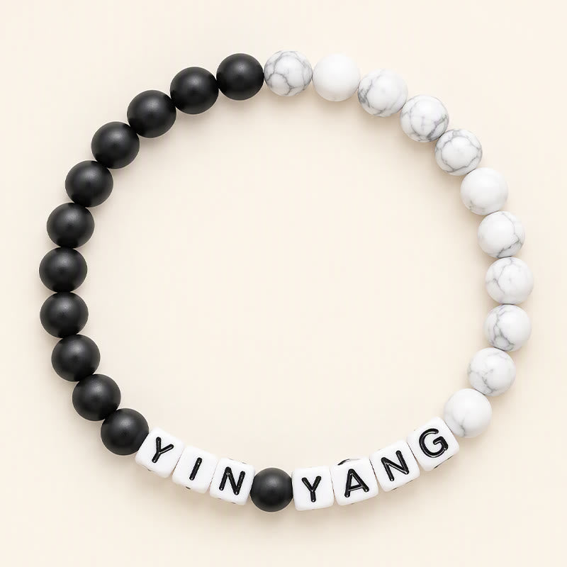 Buddha Stones Armband aus weißen, türkisfarbenen, mattierten Steinen mit Yin-Yang-Buchstaben – ein Segensarmband - YIN-YANG - image 0
