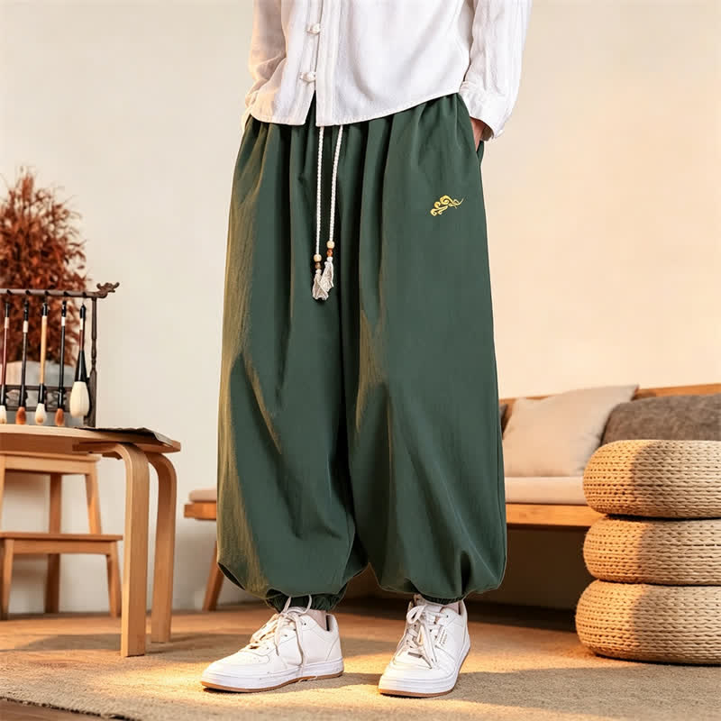 Buddha Stones Lässige, minimalistische Herren-Haremshose mit Taschen und Kordelzug, einfarbiger Stickerei und Wolkenmotiv - Dunkelseegrün - US/ UK/AU46, EU56 (5XL) - image 0
