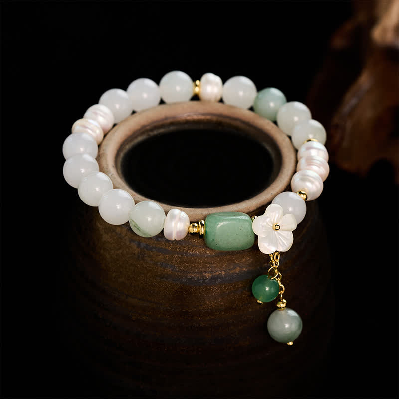 Buddha Stones Armband mit Süßwasserperle, grünem Achat und Blumenanhänger - Perle (Heilung ♥ Weisheit) - image 0