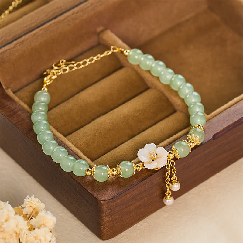 Buddha Stones Armband aus Kupfer mit Hetian-Jade-inspiriertem Glücksblumen-Perlenanhänger - image 1