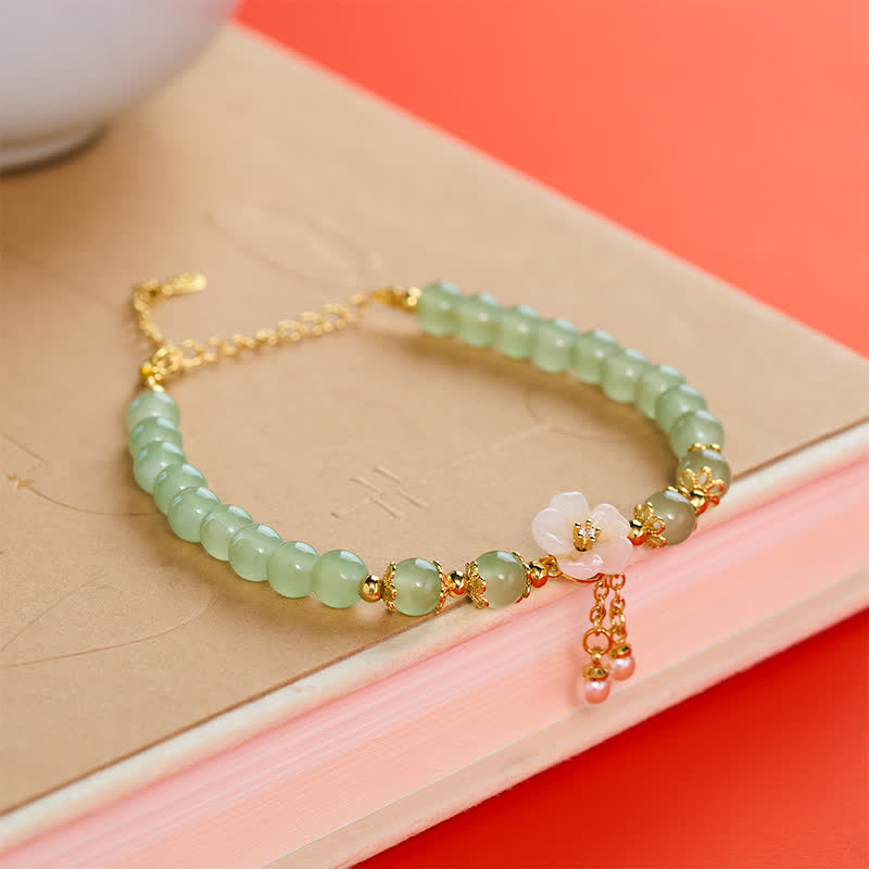Buddha Stones Armband aus Kupfer mit Hetian-Jade-inspiriertem Glücksblumen-Perlenanhänger - image 2